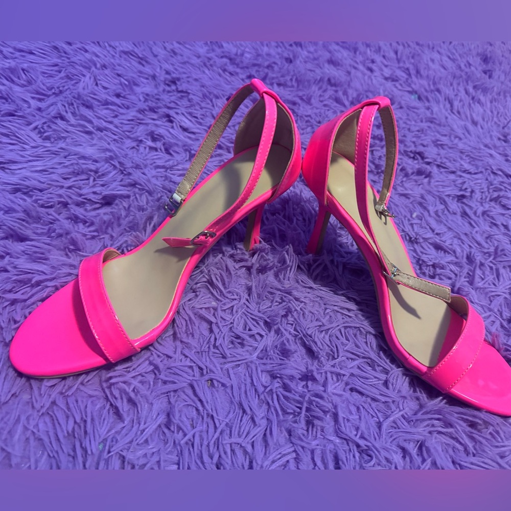 Like new pink ankle strap heels. Sz 8.5 (40).